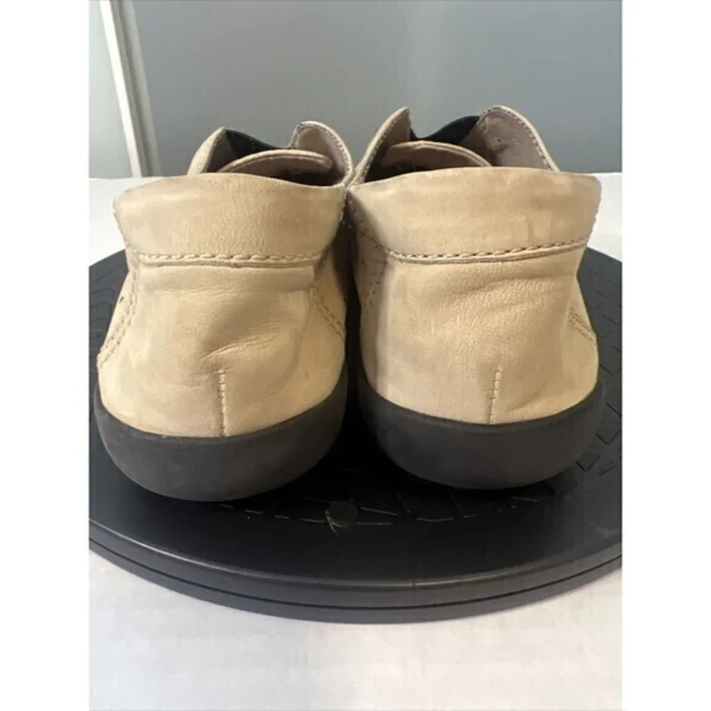 Clarks almost new